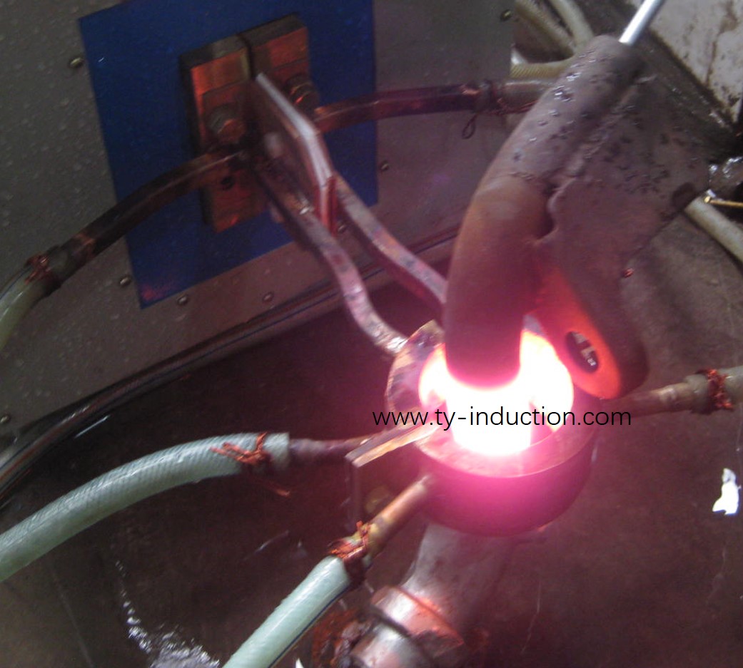 A customer wanted induction partial heating of automotive parts with complex geometries. This is a challenge for designing an induction coil. If a closed coil is used, the distance between the inductor and the part will be large, which means that the heat